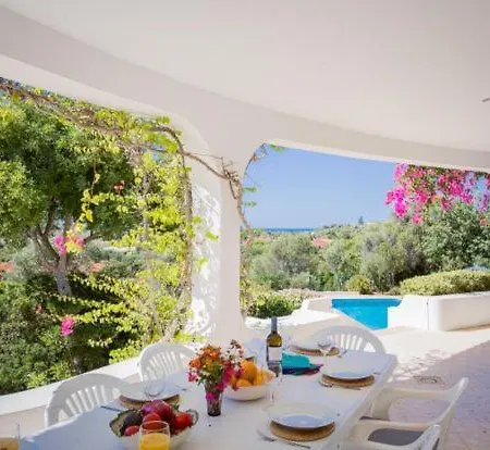 Sleeps 8 Pool Villa *