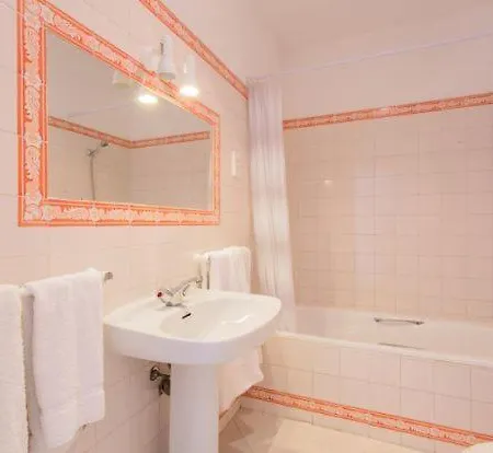 Sleeps 8 Pool * Galvana
